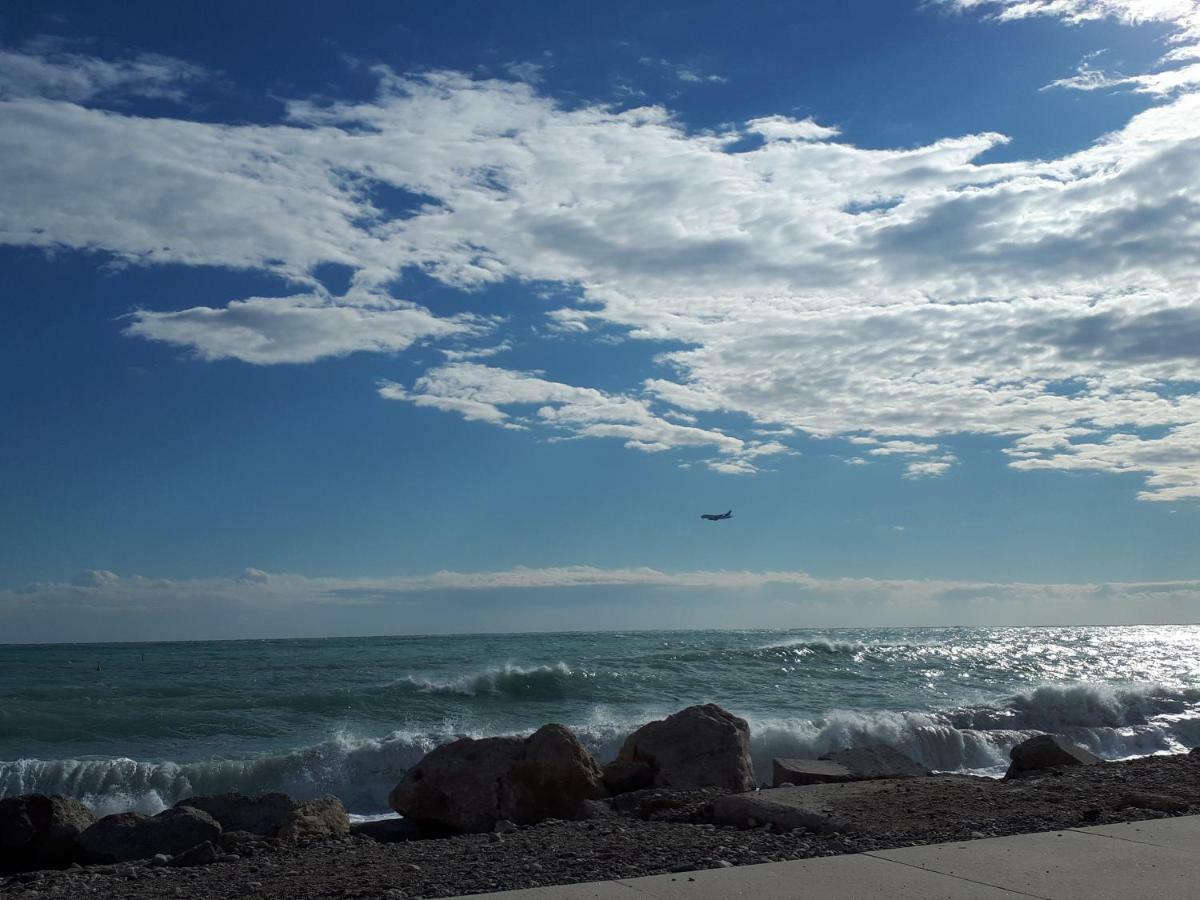 F2 Immeuble Les Pieds Dans L'Eau Apartamento Villeneuve-Loubet Exterior foto